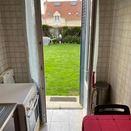 Appartamento Cosy Avec Jardin Chatou